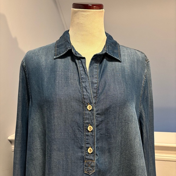 Cloth & Stone Denim Popover Top - Picture 3 of 7